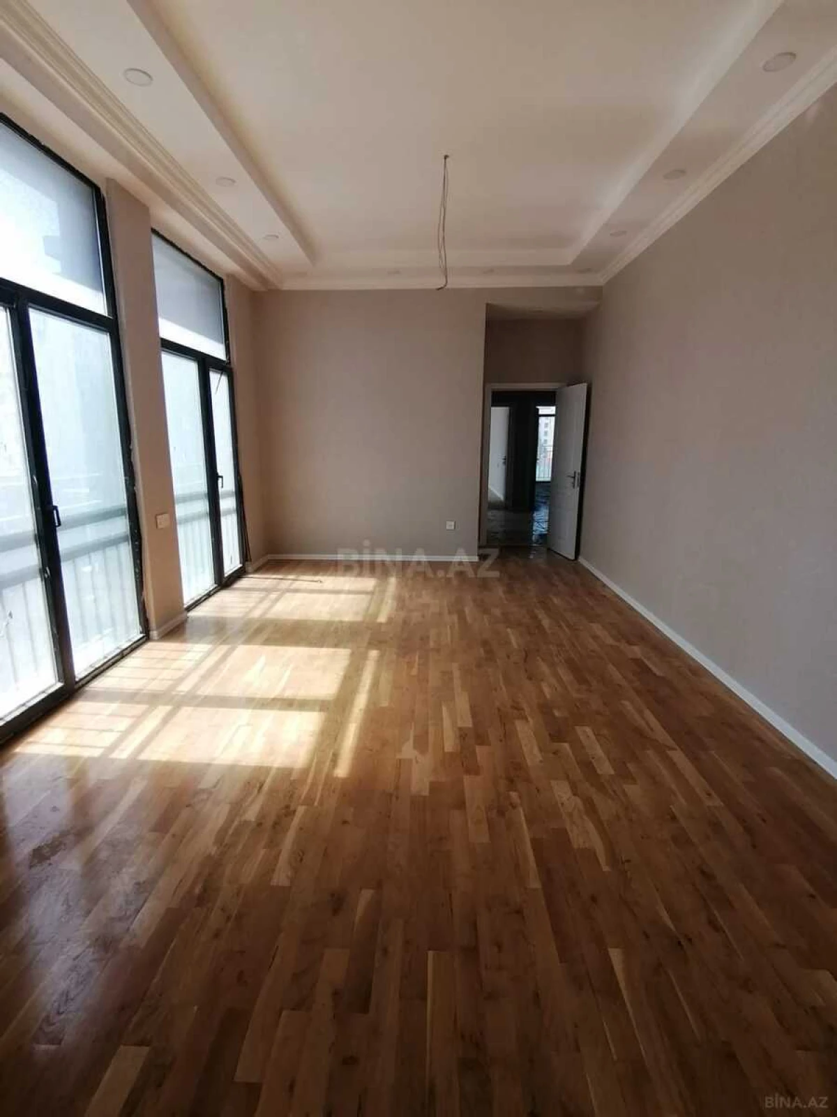 Satılır 4 otaqlı mənzil 147 m²