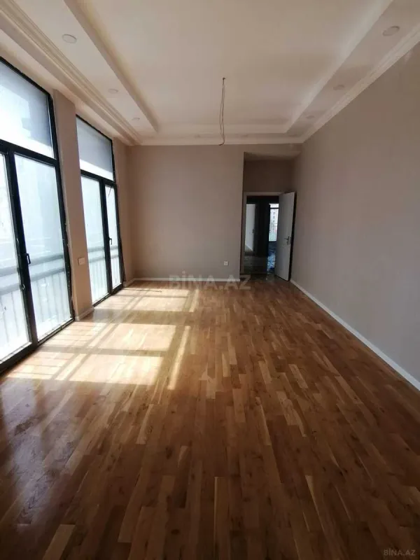 Satılır 4 otaqlı mənzil 147 m²
