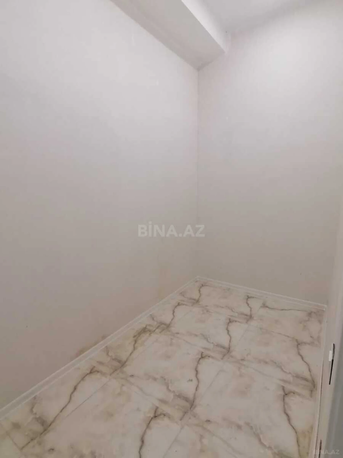 Satılır 4 otaqlı mənzil 147 m²