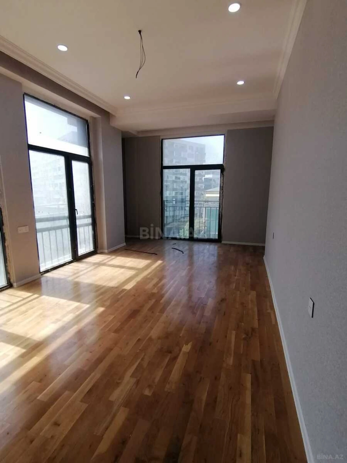 Satılır 4 otaqlı mənzil 147 m²