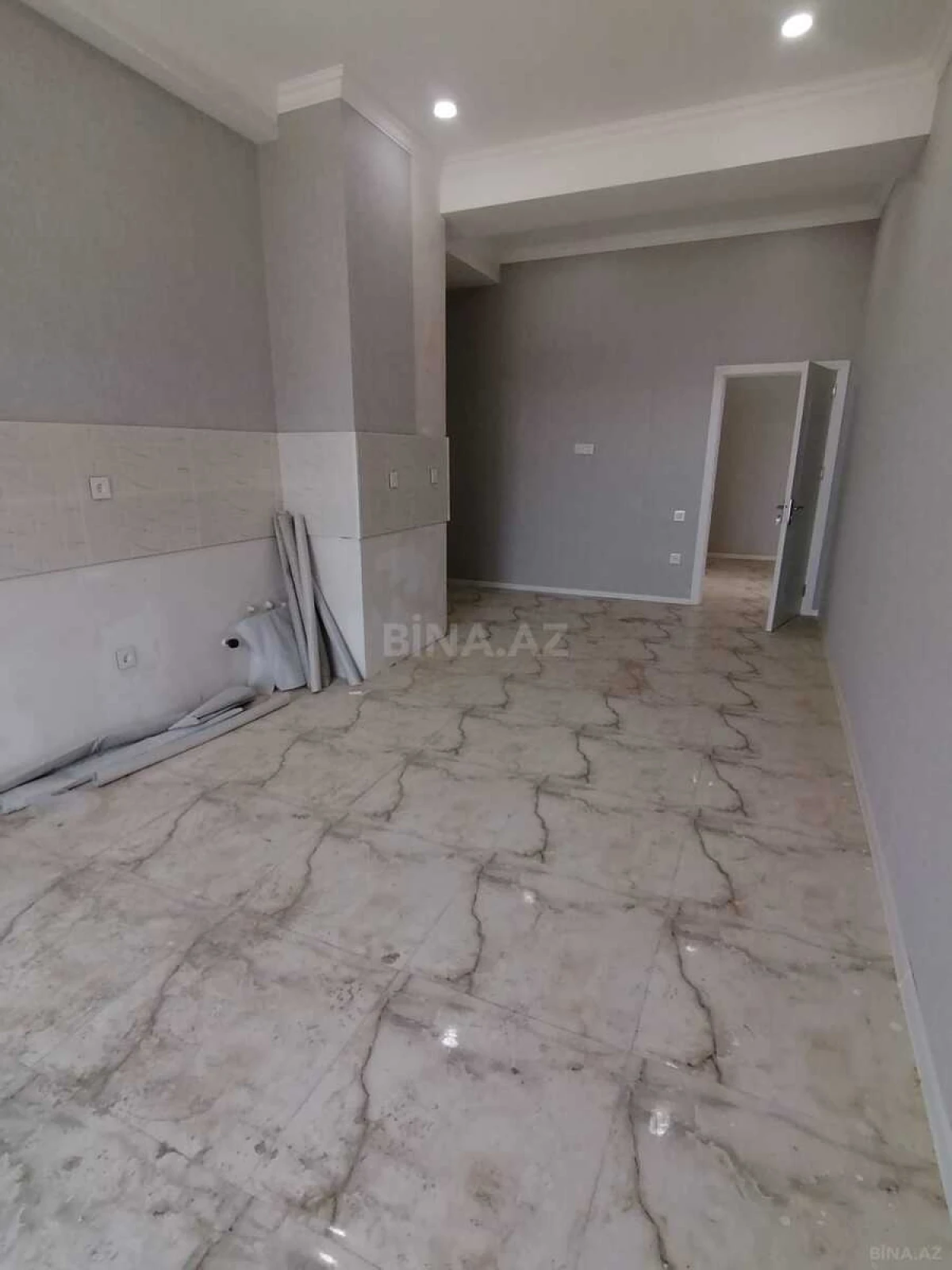 Satılır 4 otaqlı mənzil 147 m²