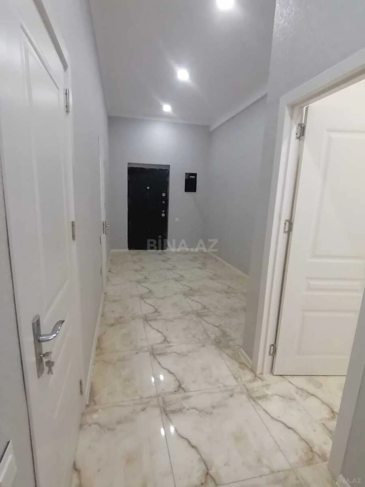 Satılır 4 otaqlı mənzil 147 m²