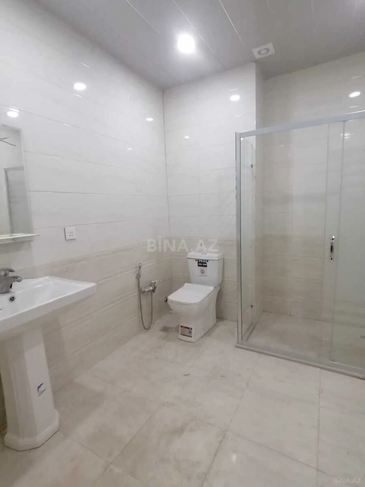 Satılır 4 otaqlı mənzil 147 m²