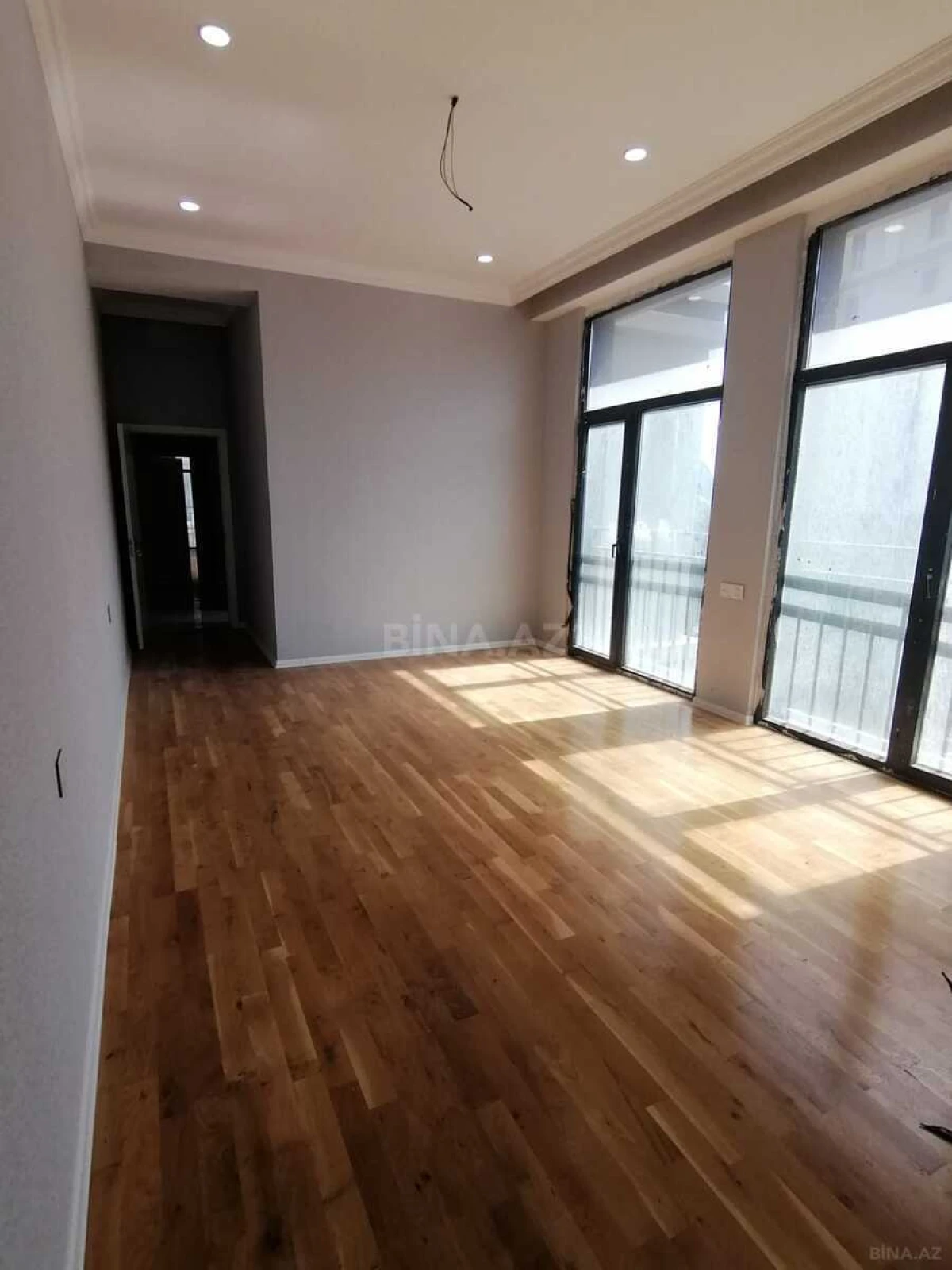 Satılır 4 otaqlı mənzil 147 m²
