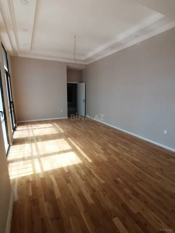 Satılır 4 otaqlı mənzil 147 m²