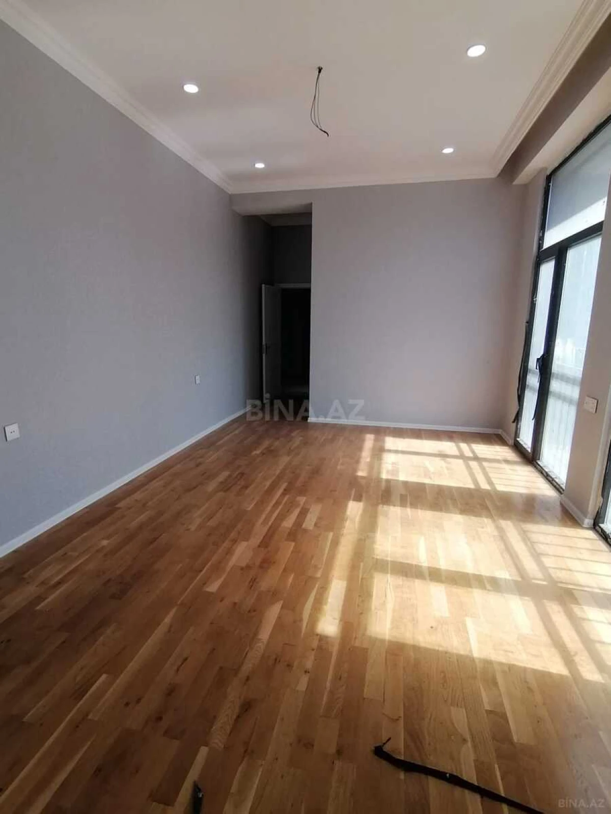 Satılır 4 otaqlı mənzil 147 m²