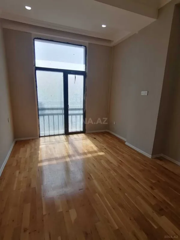 Satılır 4 otaqlı mənzil 147 m²