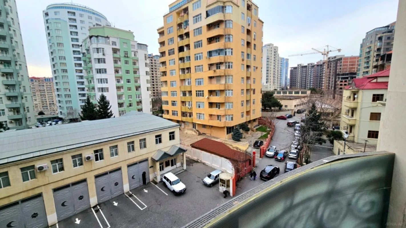 Satılır 4 otaqlı mənzil 164 m²