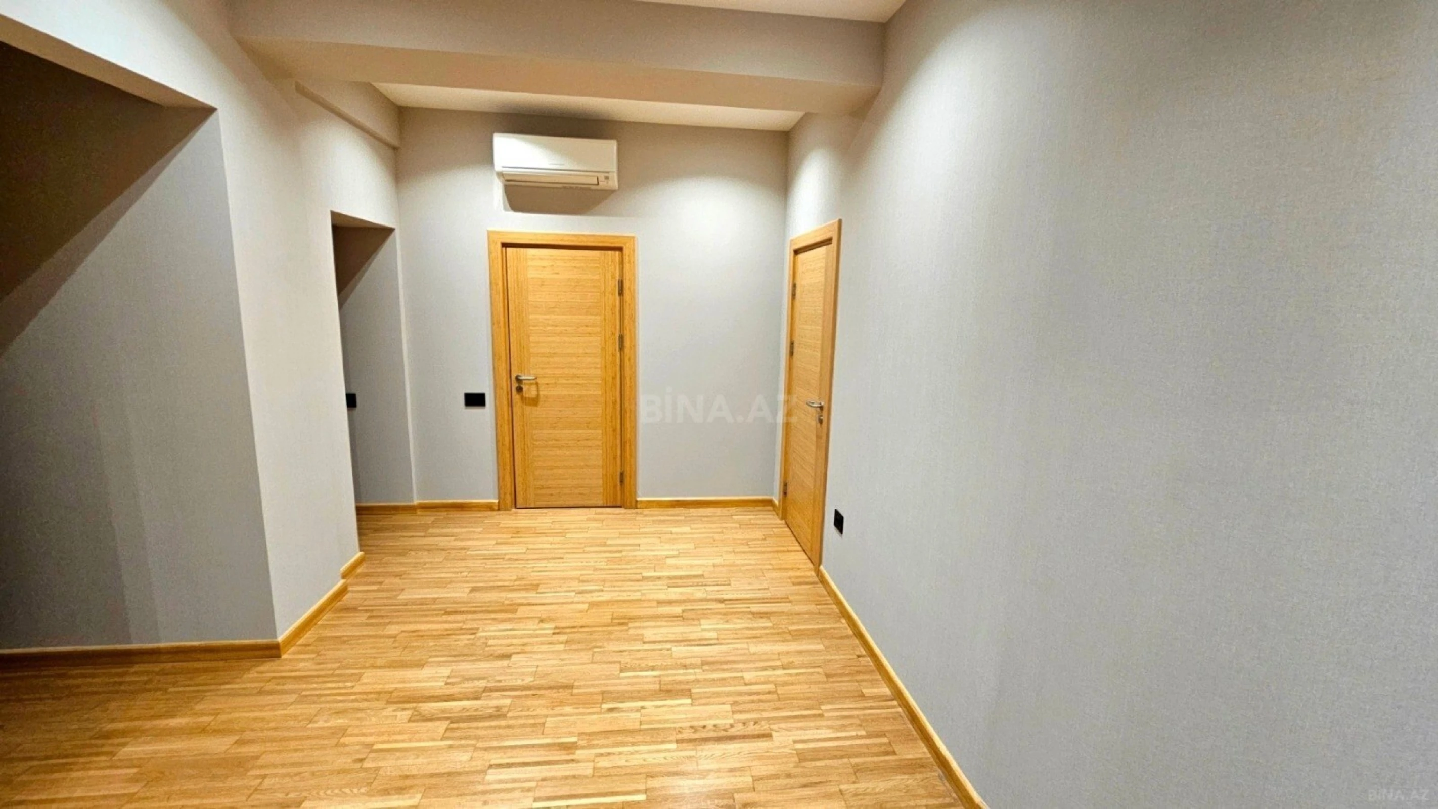 Satılır 4 otaqlı mənzil 164 m²