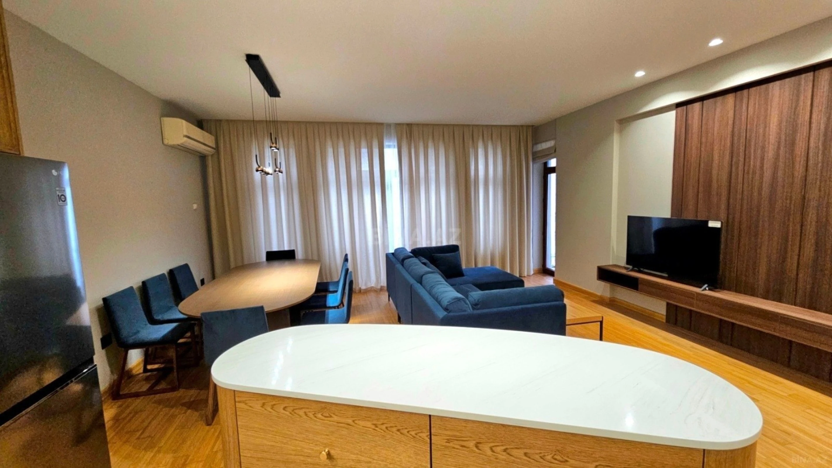 Satılır 4 otaqlı mənzil 164 m²