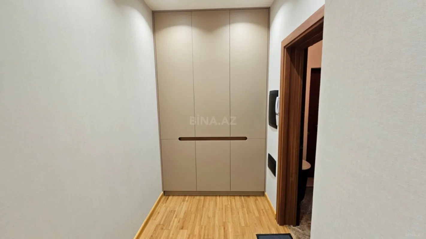 Satılır 4 otaqlı mənzil 164 m²