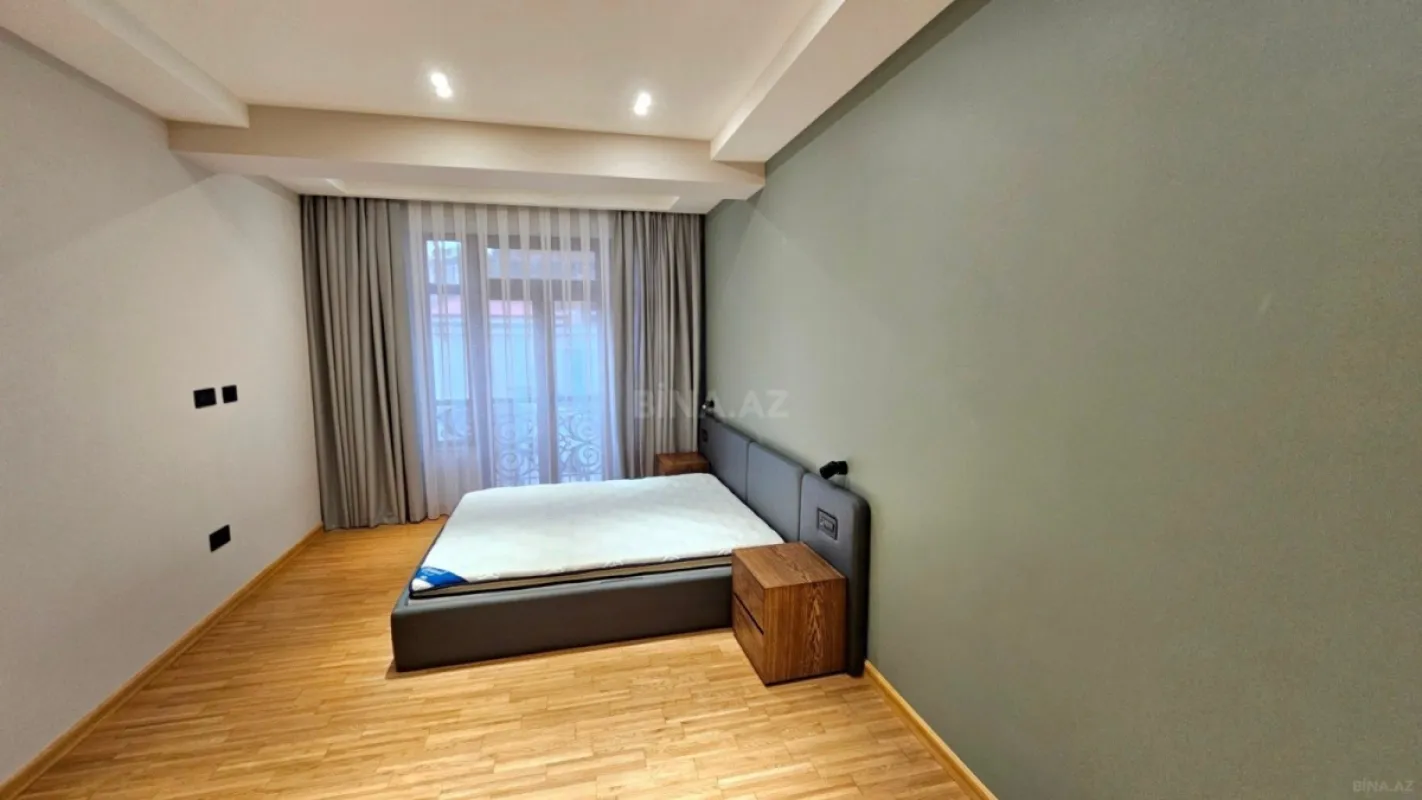 Satılır 4 otaqlı mənzil 164 m²