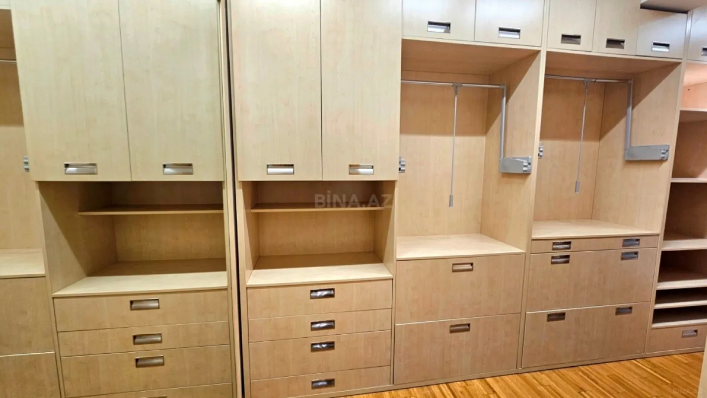 Satılır 4 otaqlı mənzil 164 m²