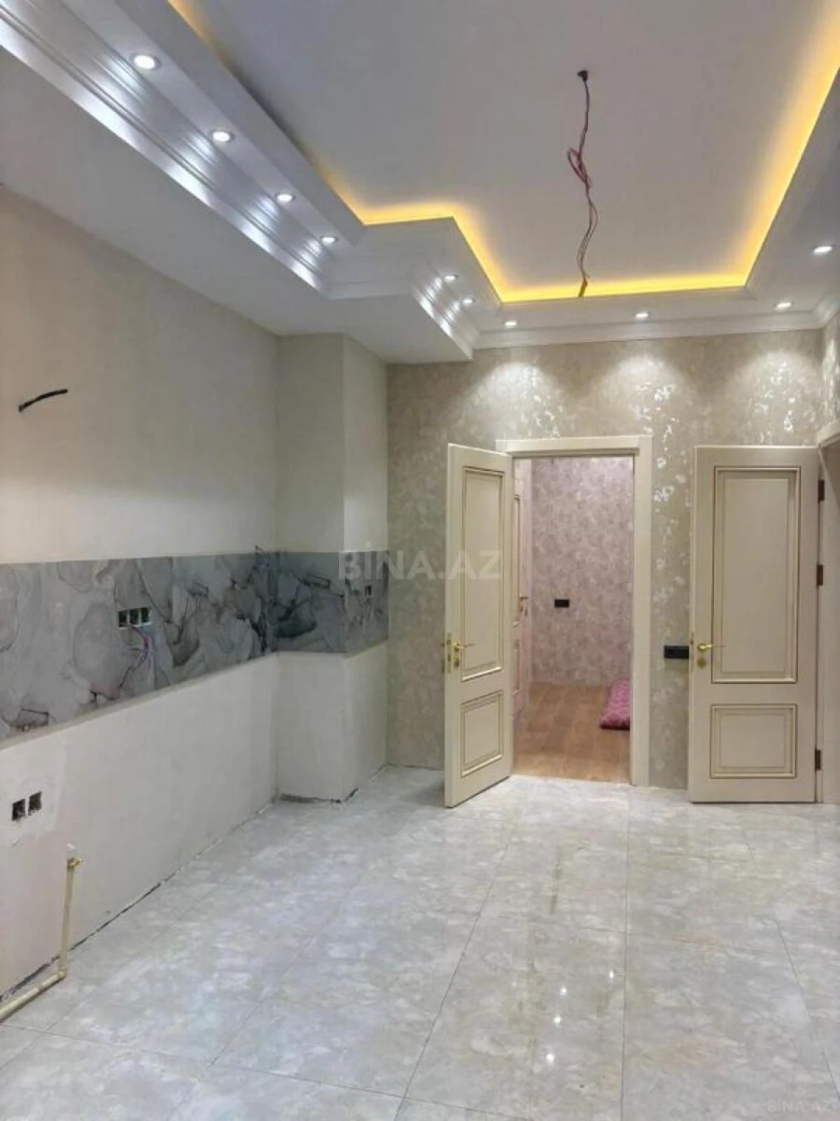 Satılır 2 otaqlı mənzil 72 m²