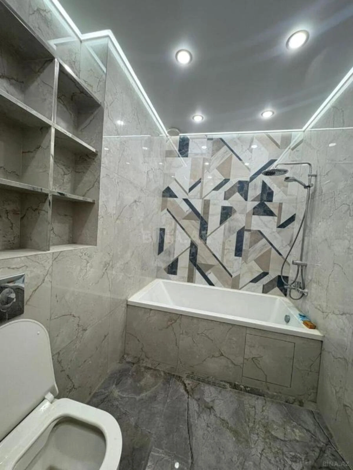 Satılır 2 otaqlı mənzil 72 m²