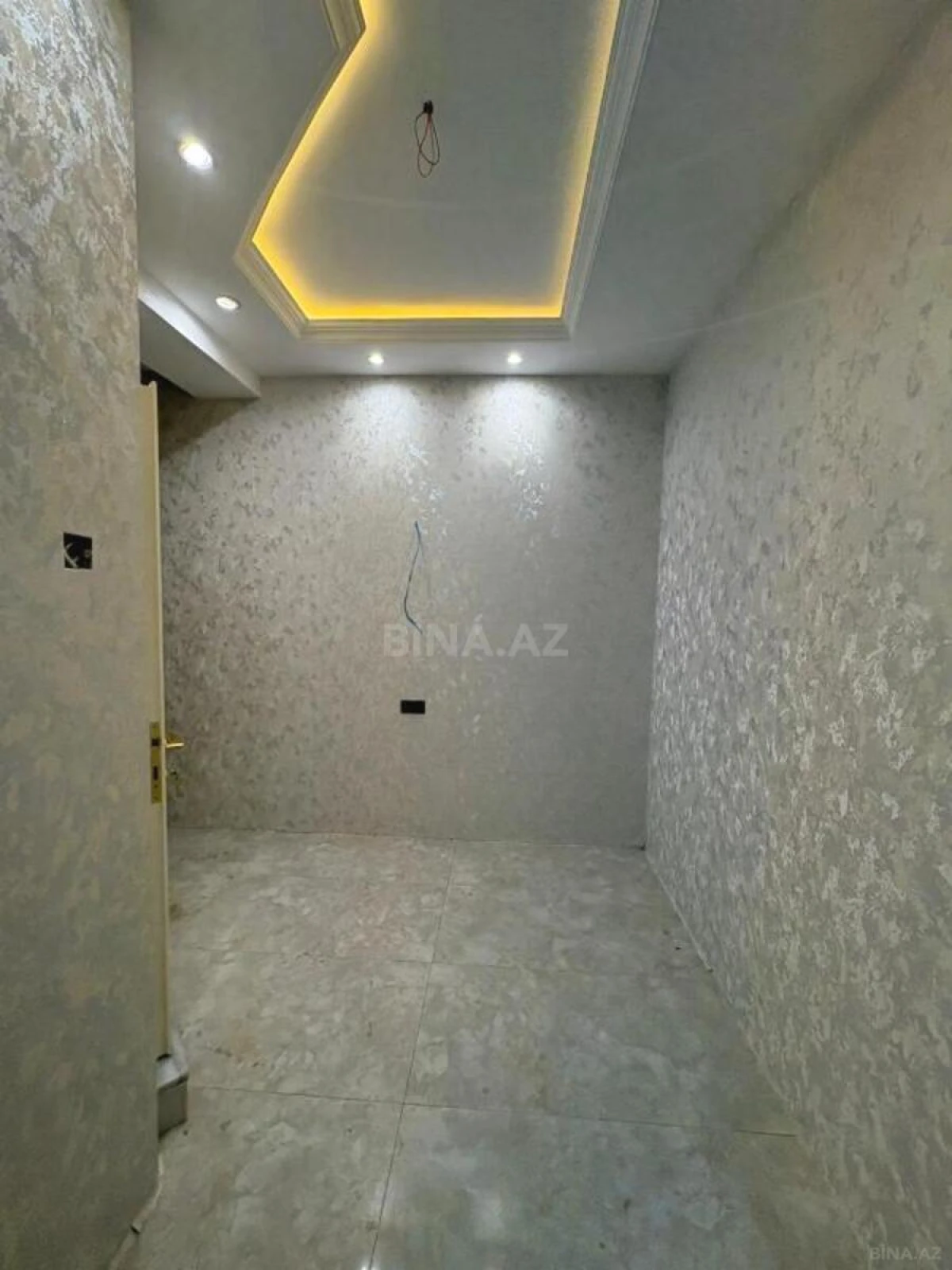 Satılır 2 otaqlı mənzil 72 m²
