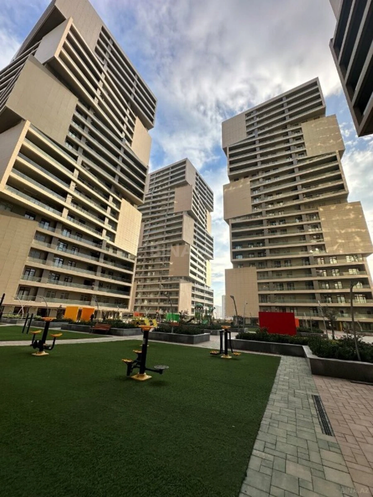 Kirayə verilir 2 otaqlı mənzil 70 m²