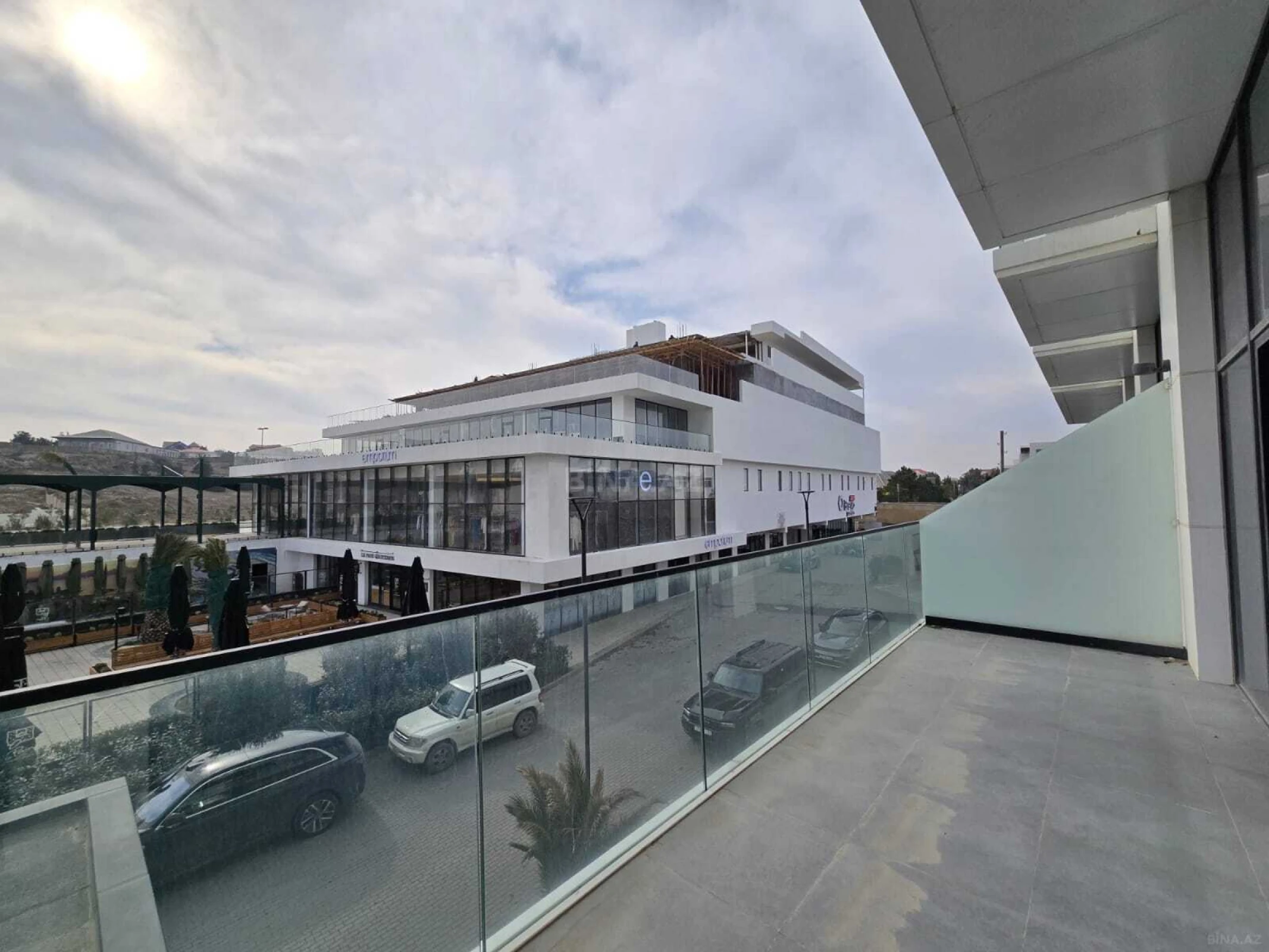 Satılır 2 otaqlı mənzil 78 m²