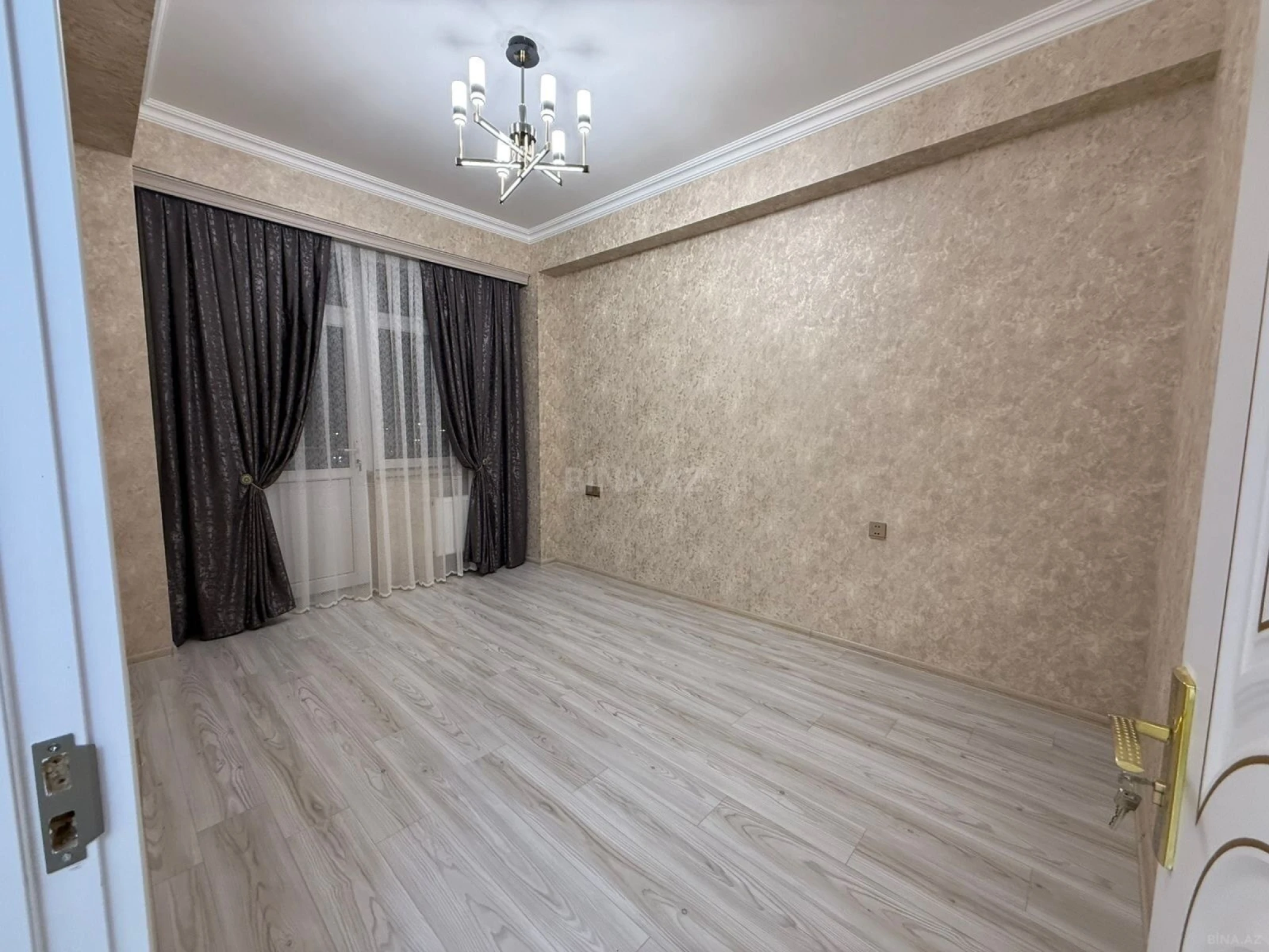 Satılır 3 otaqlı mənzil 92 m²