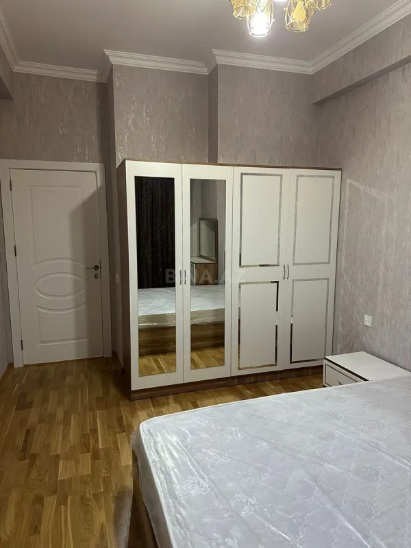 Kirayə verilir 2 otaqlı mənzil 71 m²