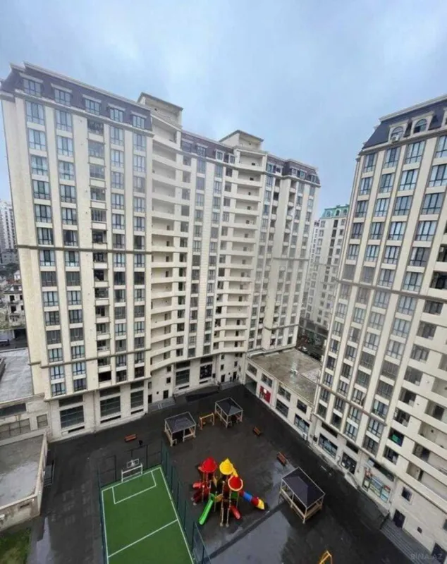 Satılır 3 otaqlı mənzil 158 m²