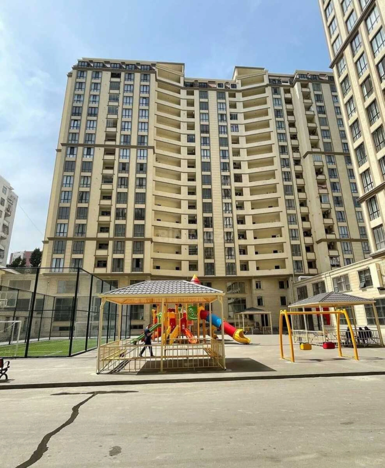 Satılır 3 otaqlı mənzil 158 m²