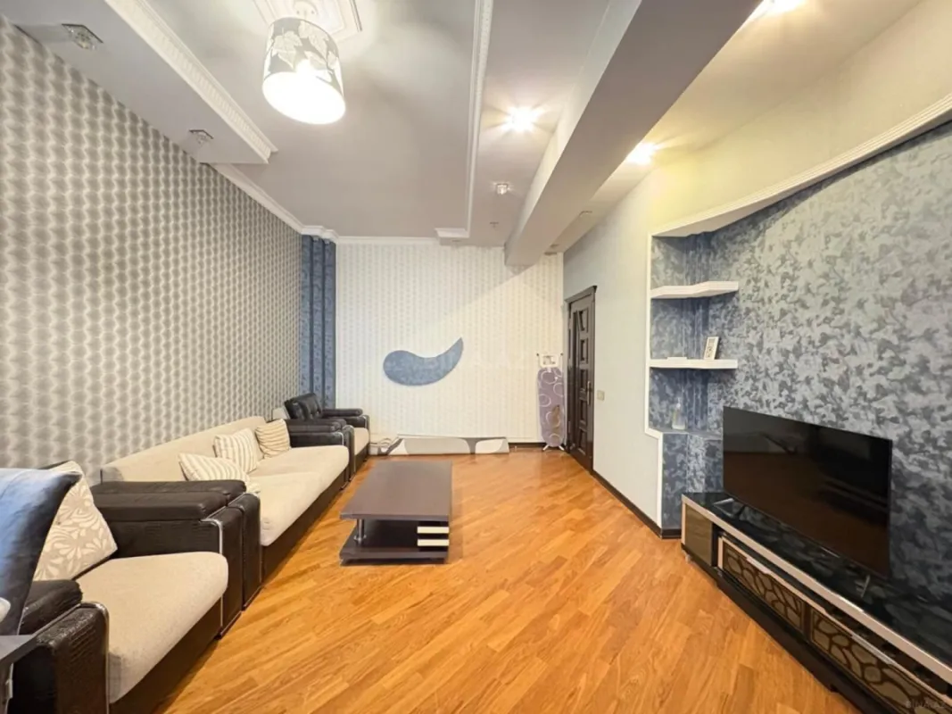 Kirayə verilir 2 otaqlı mənzil 85 m²