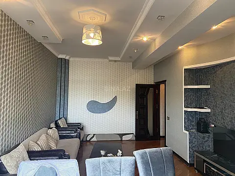 Kirayə verilir 2 otaqlı mənzil 85 m²