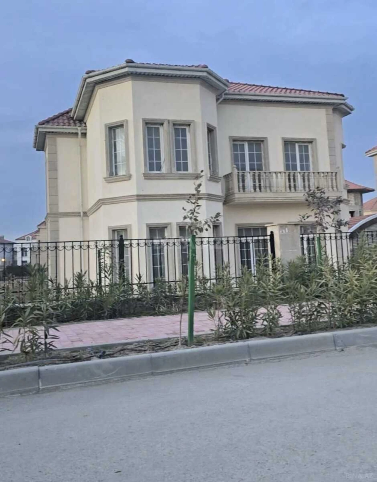 Satılır 7 otaqlı həyət evi 230 m²