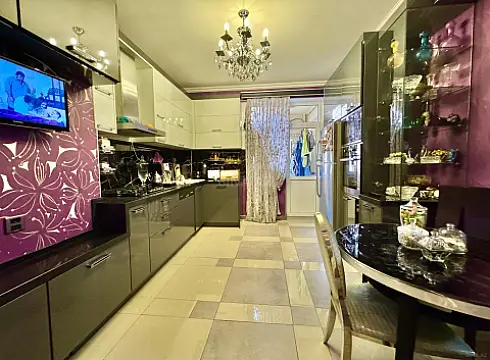 Satılır 3 otaqlı mənzil 120 m²