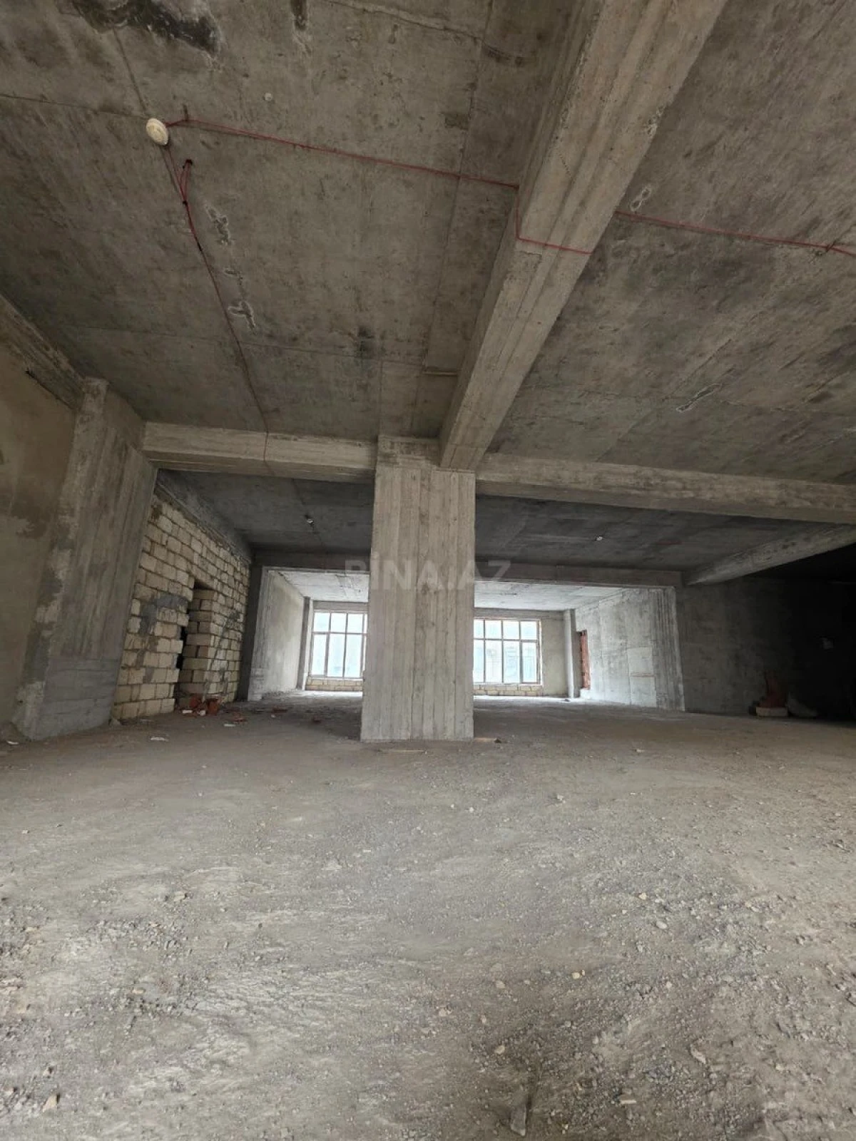 Satılır obyekt 220 m²