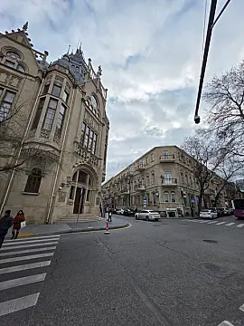 Satılır obyekt 220 m²