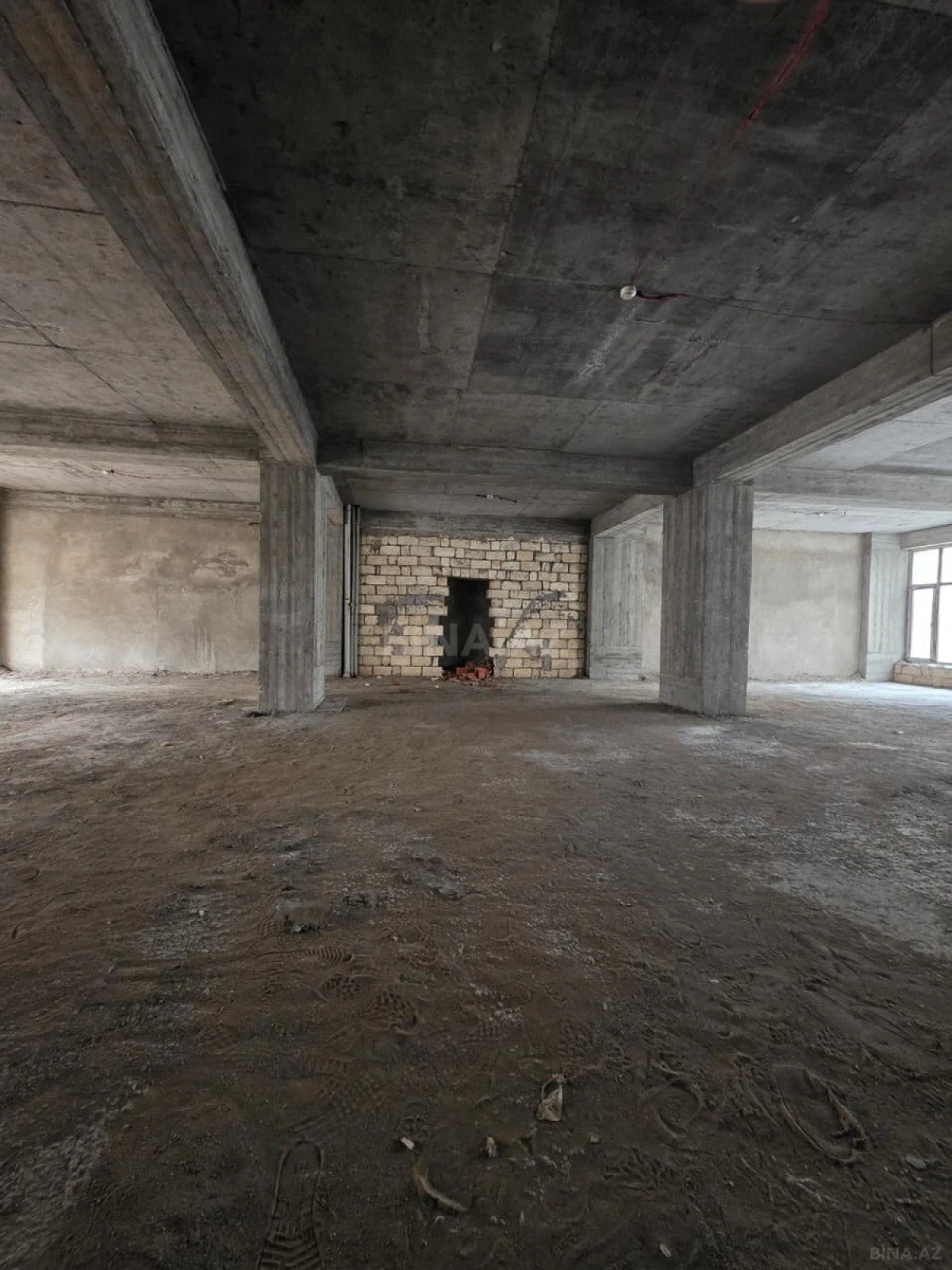 Satılır obyekt 220 m²