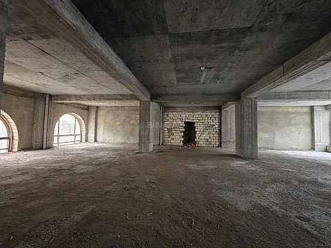 Satılır obyekt 220 m²