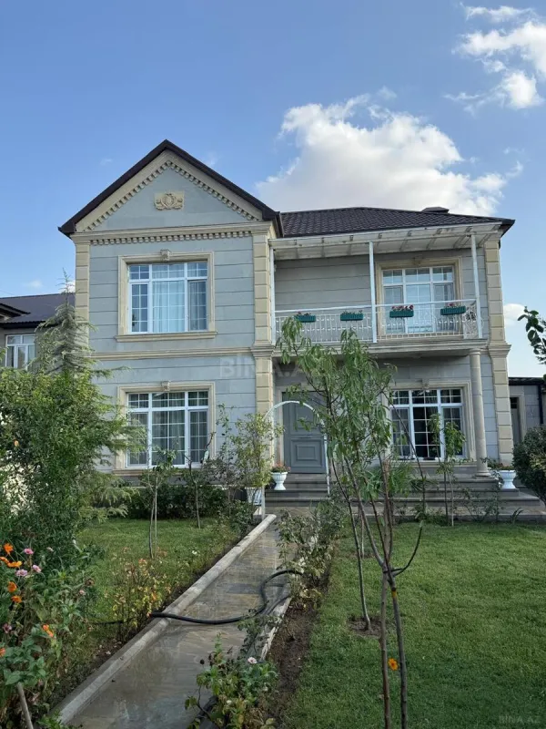 Satılır 4 otaqlı həyət evi 200 m²