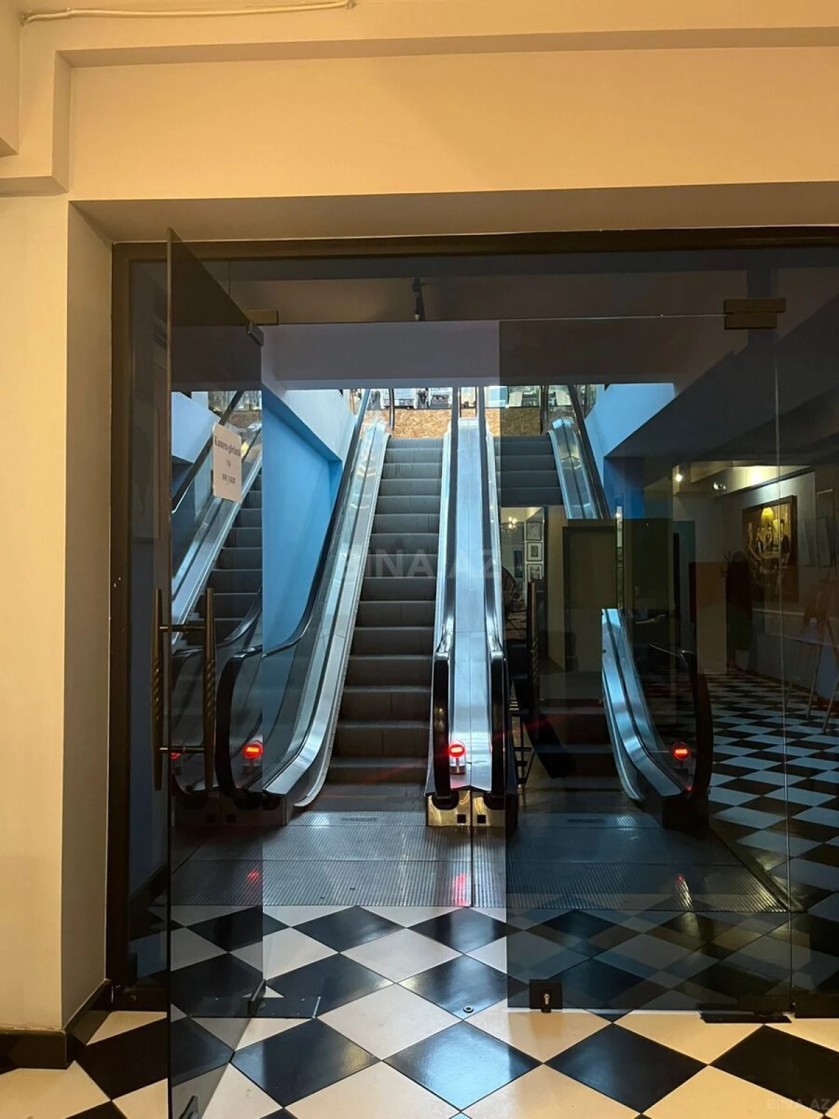 Satılır obyekt 500 m²