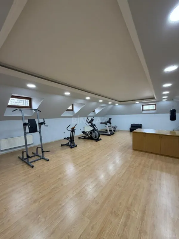 Satılır 7 otaqlı mənzil 450 m²