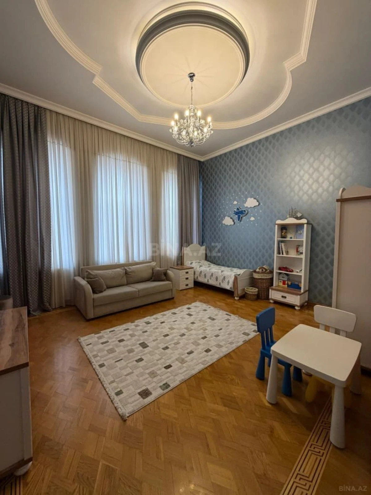 Satılır 7 otaqlı mənzil 450 m²