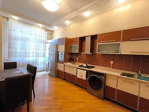 Kirayə verilir 2 otaqlı mənzil 96 m²