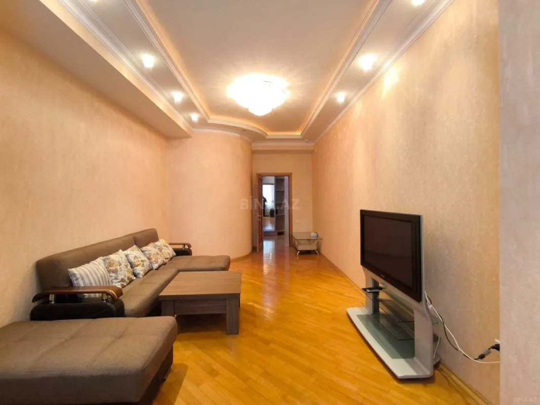 Kirayə verilir 2 otaqlı mənzil 96 m²
