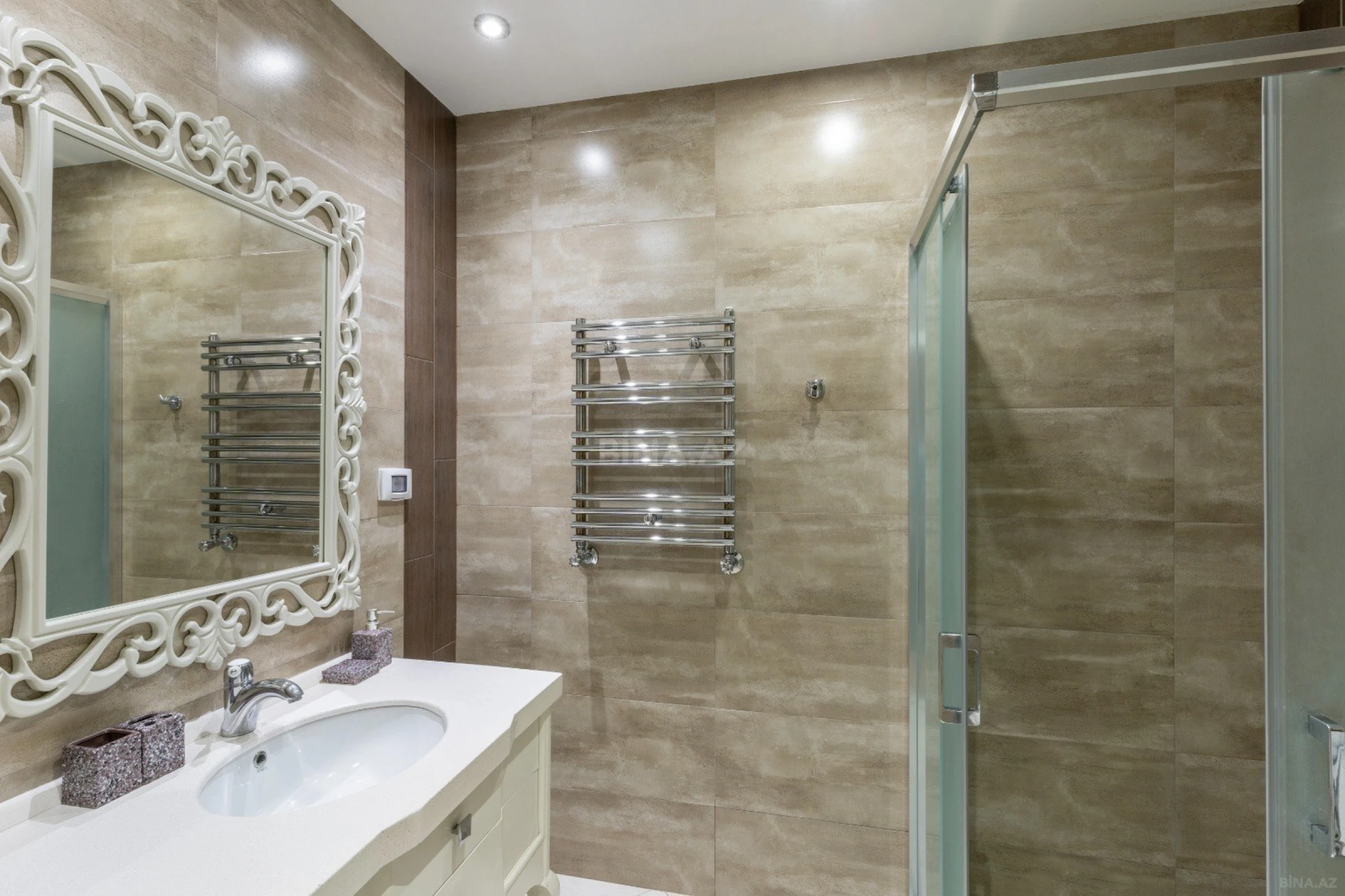 Kirayə verilir 4 otaqlı mənzil 330 m²