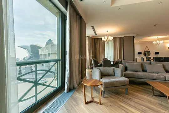 Kirayə verilir 4 otaqlı mənzil 330 m²