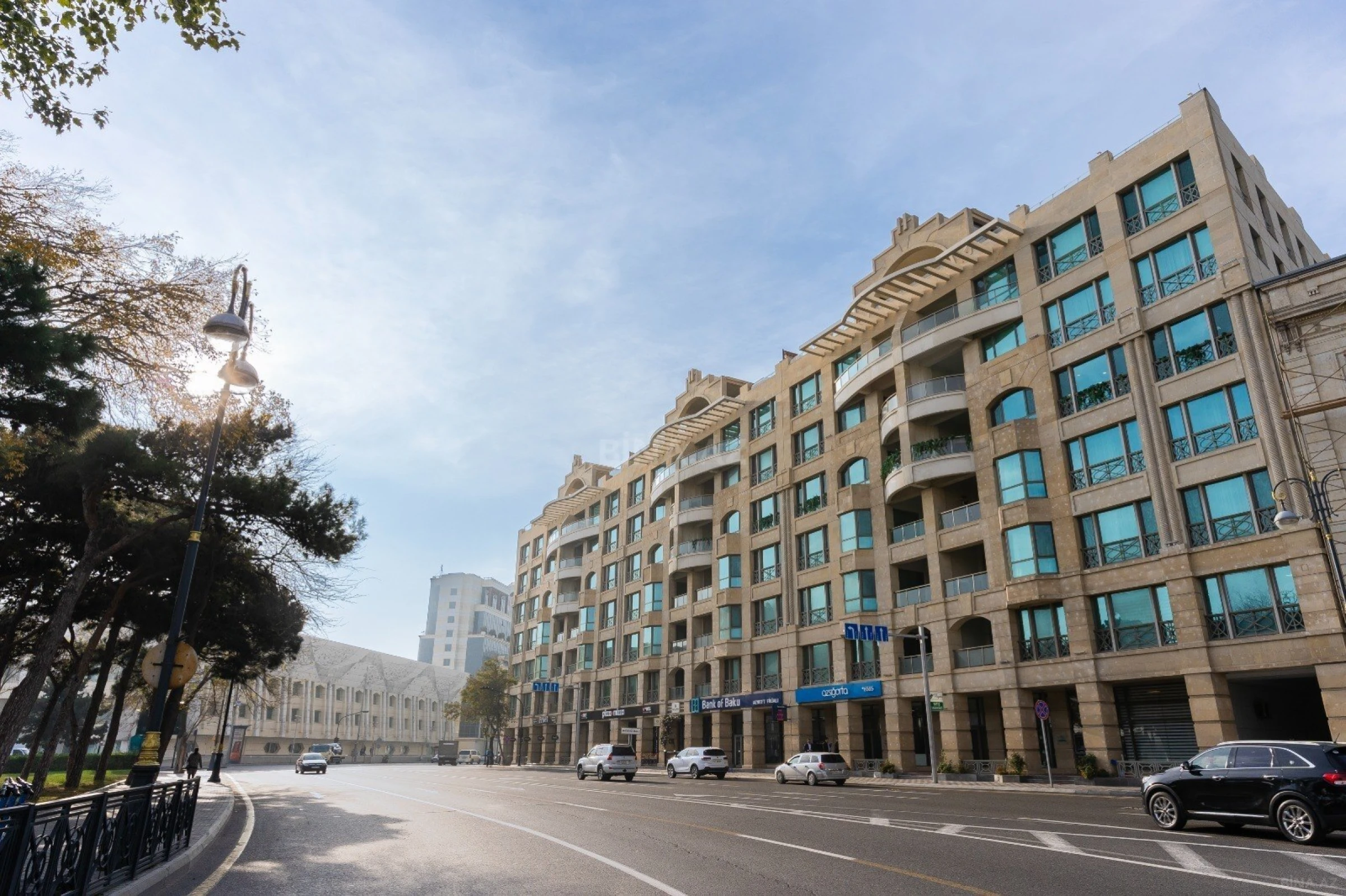 Kirayə verilir 4 otaqlı mənzil 330 m²