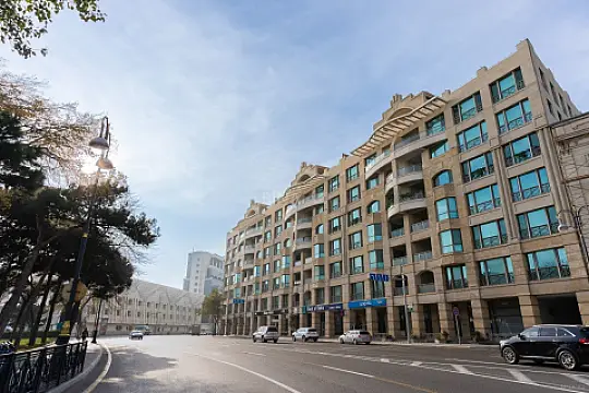 Kirayə verilir 4 otaqlı mənzil 330 m²