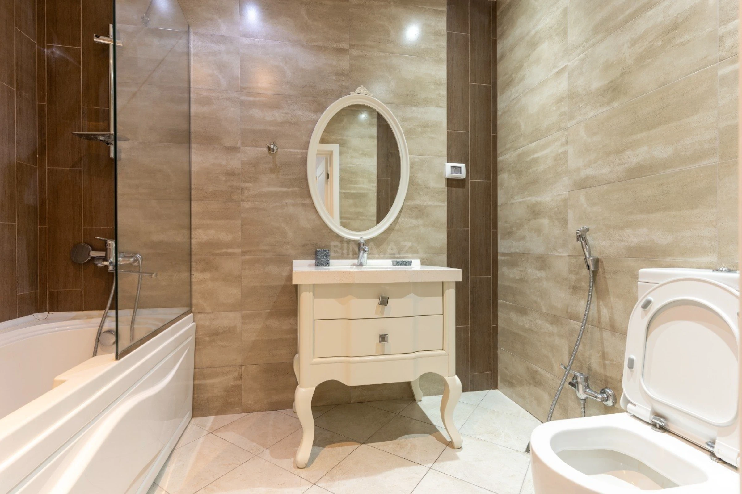 Kirayə verilir 4 otaqlı mənzil 330 m²