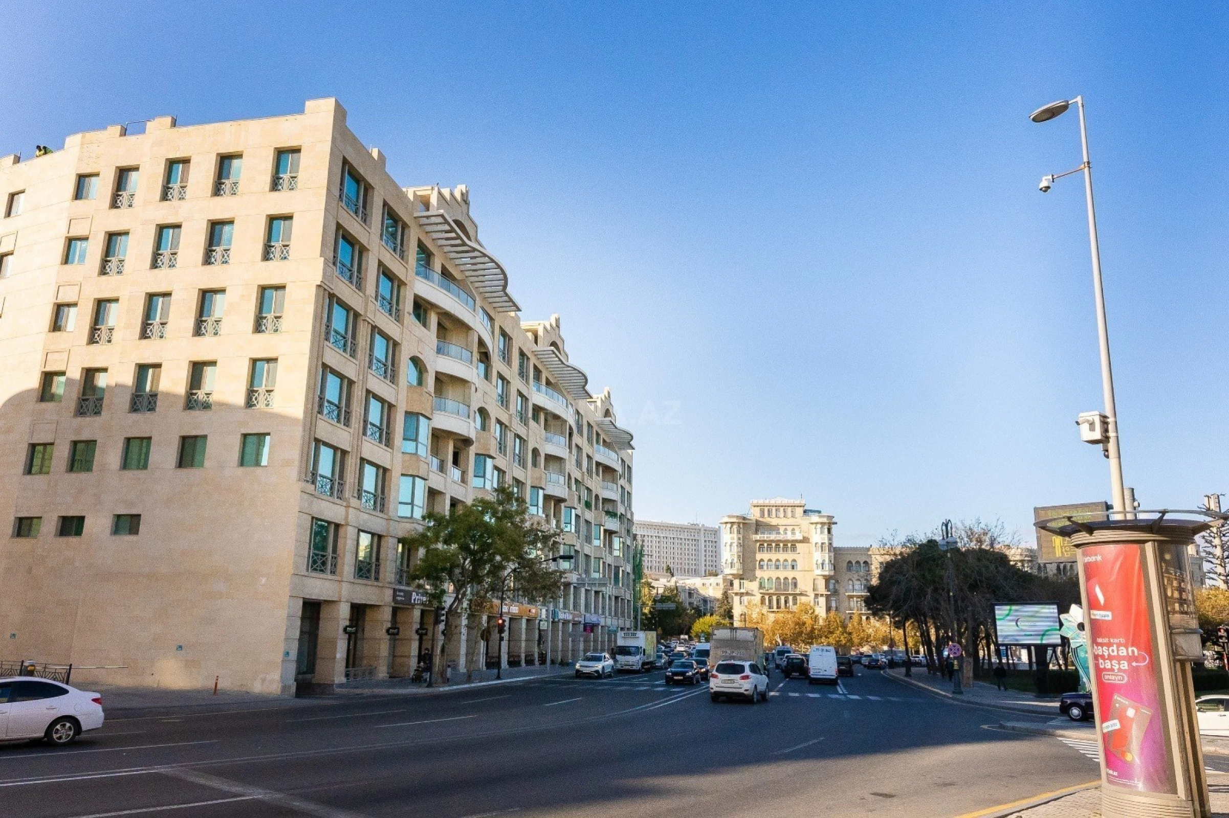 Kirayə verilir 4 otaqlı mənzil 330 m²