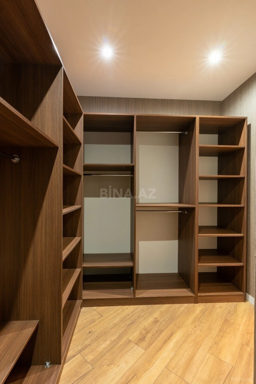 Kirayə verilir 4 otaqlı mənzil 330 m²