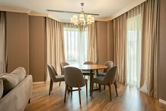 Kirayə verilir 4 otaqlı mənzil 330 m²