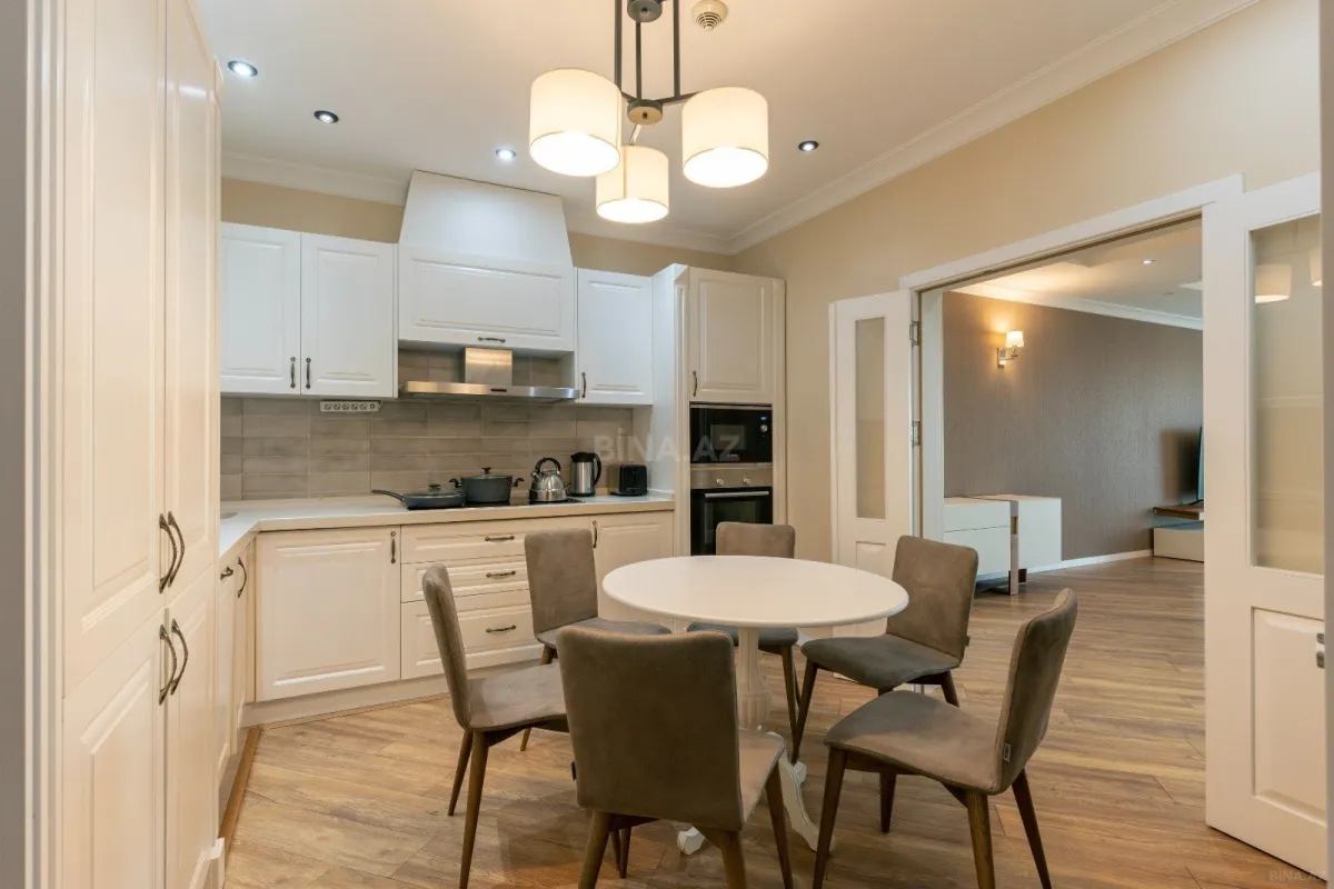 Kirayə verilir 4 otaqlı mənzil 330 m²