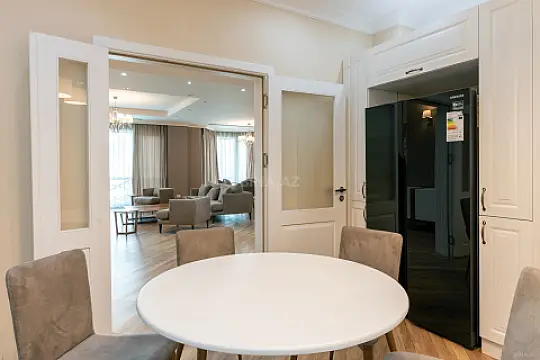 Kirayə verilir 4 otaqlı mənzil 330 m²